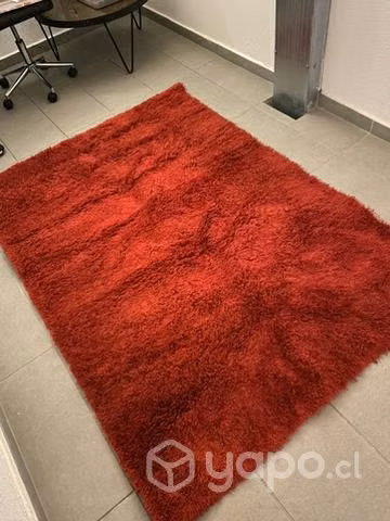 Alfombra roja shaggy
