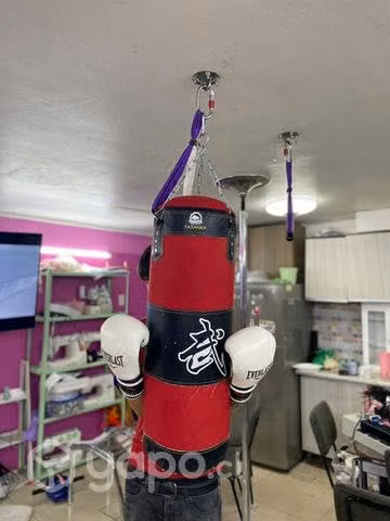 Saco de boxeo y silla gamers con la mensa incluida - Imagen 2