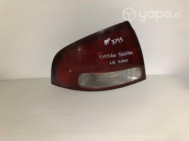 Foco trasero lh nissan sentra 2000