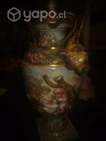 Jarrón capodimonte italiano sátiros querubines