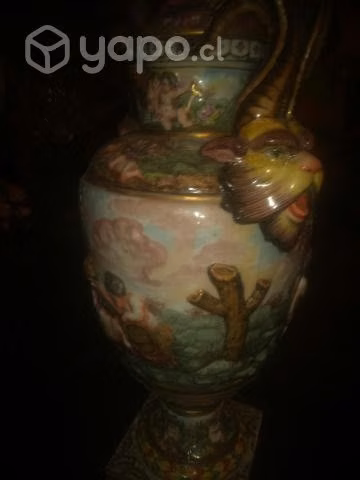 Jarrón capodimonte italiano sátiros querubines