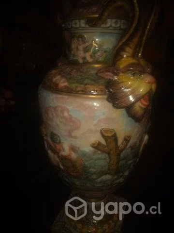 Jarrón capodimonte italiano sátiros querubines