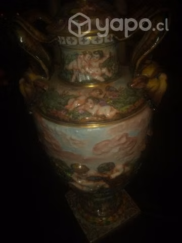 Jarrón capodimonte italiano sátiros querubines