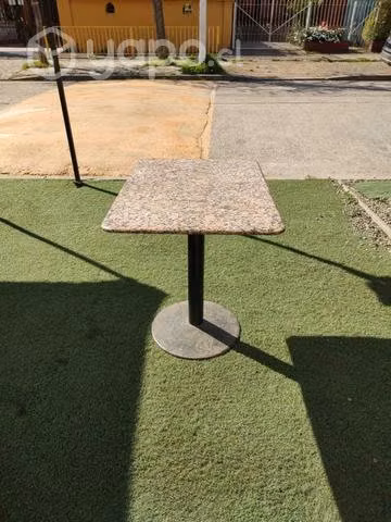 Mesa granito con pata de fierro