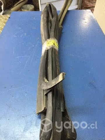 Goma vidrio puerta tras izq Nissan Terrano