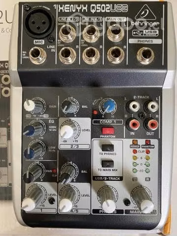 Interfaz de audio BEHRINGER