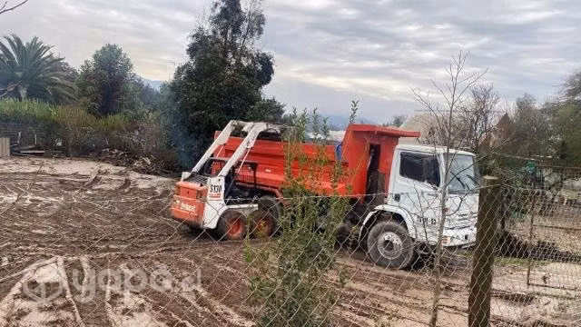 Servicio de camión tolva/retroexcavadora