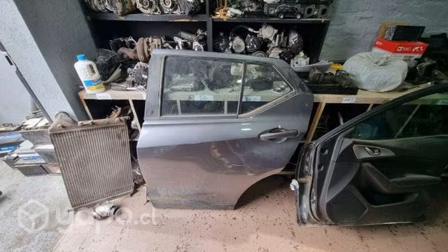 Puerta trasera lado chofer nissan kicks 2021