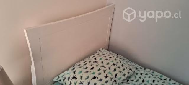 Cama con auxiliar y mesita de noche