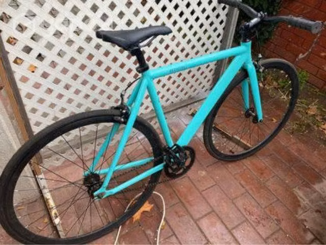 Bicicleta de color verde talla M usada en tres