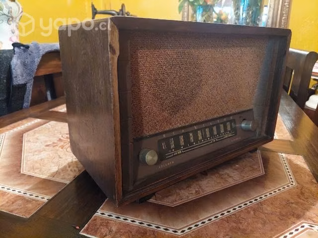 Radio antigua a tubos