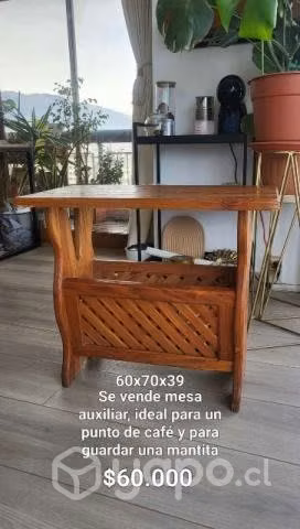 mesa auxiliar con revistero