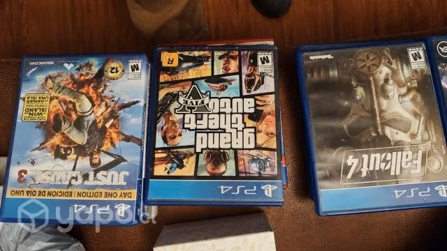Play station 4 con 10 juegos