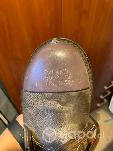 Botas con calvo para motosierrista