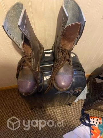 Botas con calvo para motosierrista