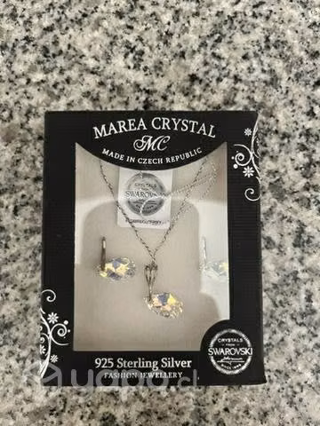 Juego de aros y cadena Swarovski