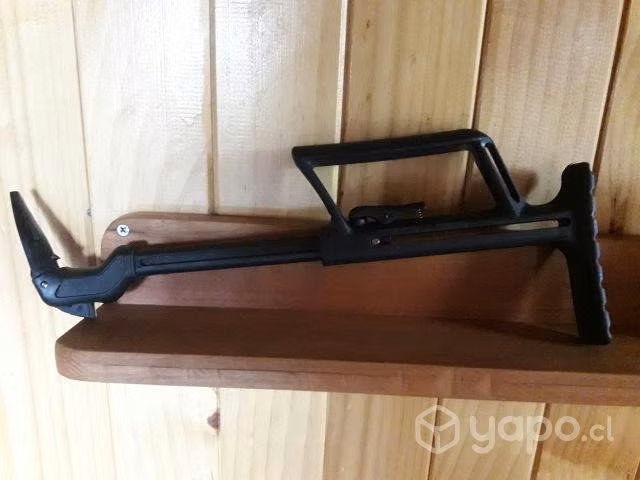 Hand grip y culata retractil