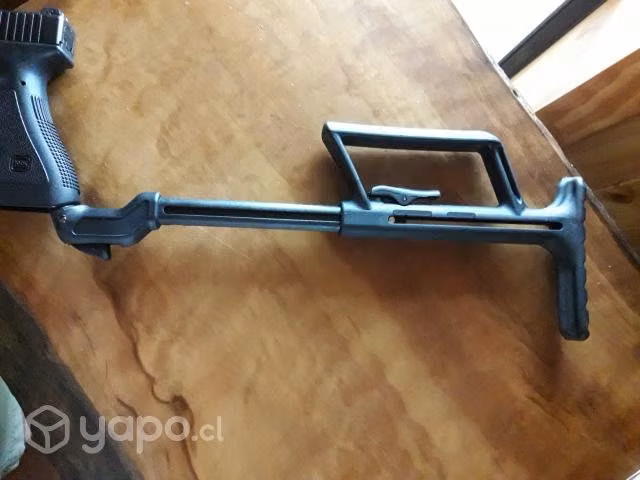 Hand grip y culata retractil
