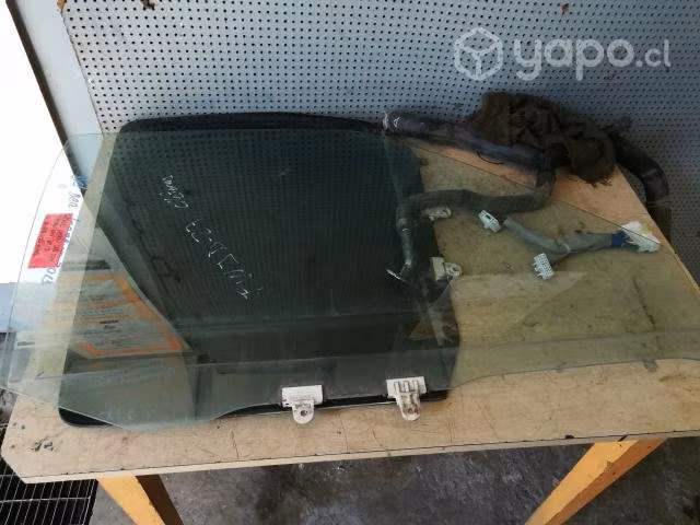 Vidrio Puerta delantera derecha Nissan Terrano