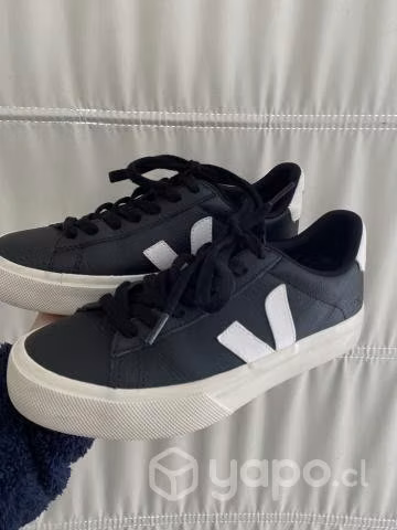 Zapatillas Veja cuero negras