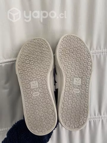 Zapatillas Veja cuero negras