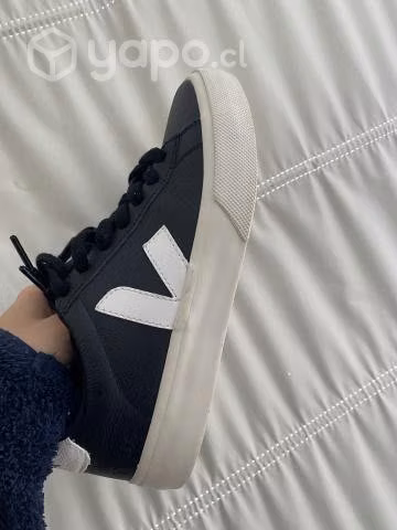 Zapatillas Veja cuero negras