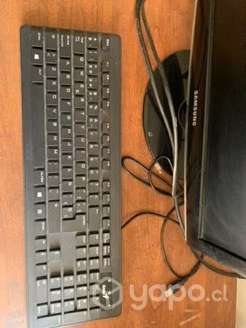Escritorio + monitor + teclado