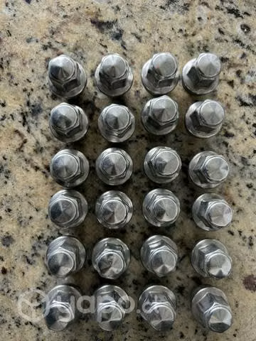 4 Llantas con neumáticos 275/55 R20 nuevos, Aro 20