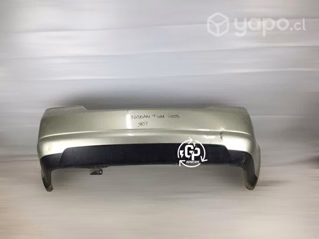 Parachoque trasero nissan tiida 2005