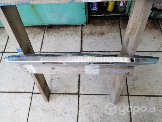 Bisel trasero maleta Toyota yaris