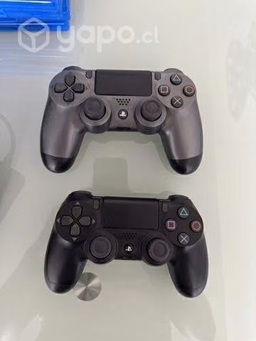 PlayStation 4 + 2 controles y 8 juegos
