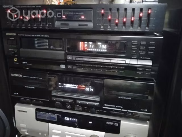 Deck Kenwood funcionando al 100 w 4010