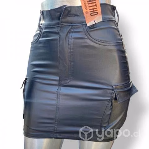 Short falda ecocuero, prenda femenina