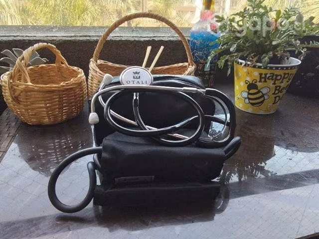 Estuche con máquina para presión y fonendoscopio