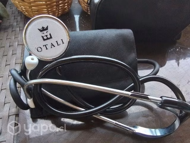 Estuche con máquina para presión y fonendoscopio
