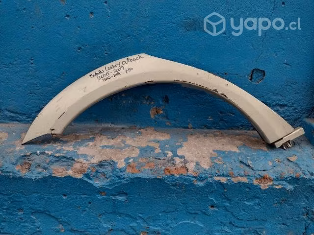 Moldura tras der Subaru outback 2005-2009