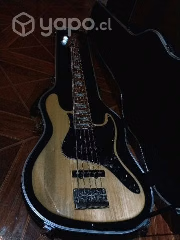 Bajo Bacchus WL5-ASH33 (Con Case Curvo)