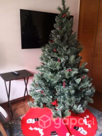 Árbol de navidad y adornos