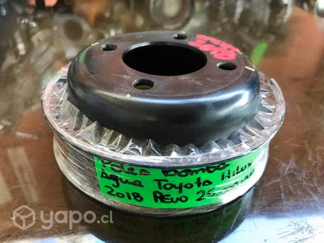 Polea bomba de agua Toyota Hilux Revo 2018