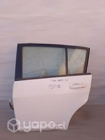 Puerta trasera LH Nissan Tiida Sport 2006 2012