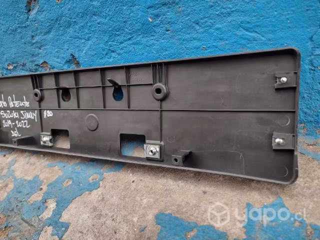 Moldura porta patente Suzuki jimny 2019-2022