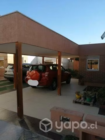 Hermosa casa de dos pisos, ubicada en condominio