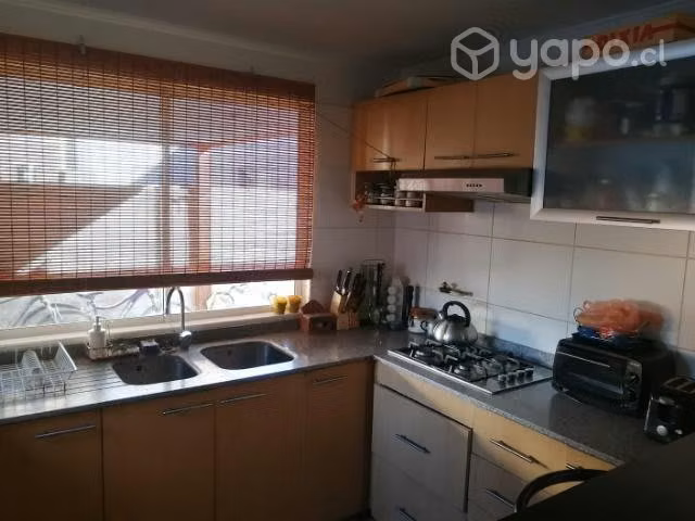 Hermosa casa de dos pisos, ubicada en condominio