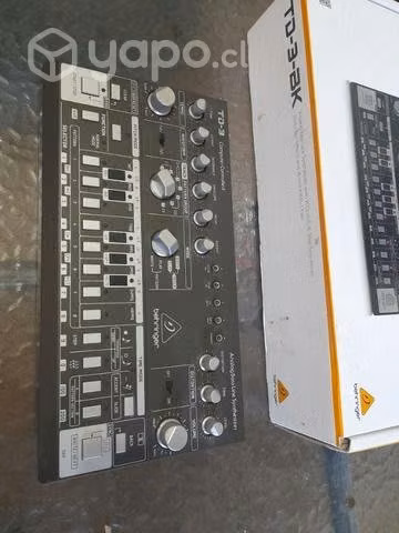 Sintetizador de bajos behringer TD-3