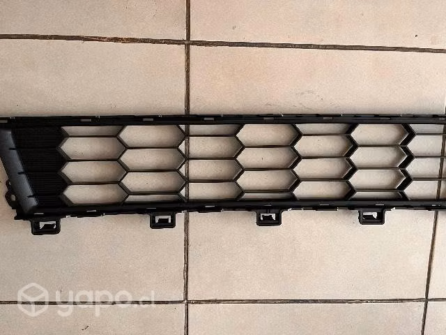 Rejilla delantera Mitsubishi L