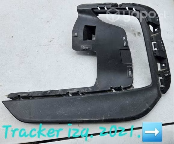 Tapa neblinero izquierdo Tracker 2021 2023 bueno