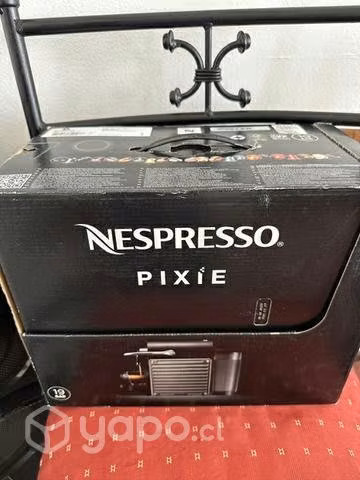 NUEVA, SELLADA Cafetera Nespresso Pixie Titan - Imagen 4