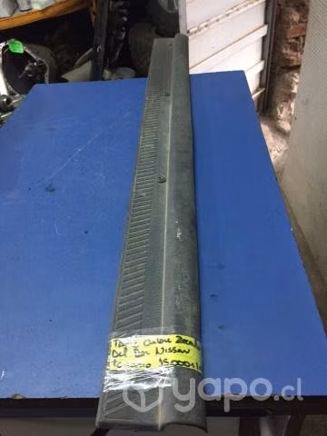 Cubre zocalo delantero derecho Nissan Terrano