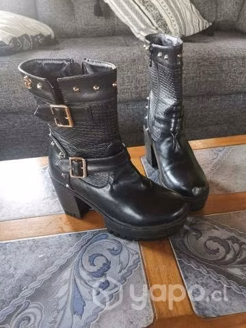 Zapatos en buen estado marca todo piel y azalea