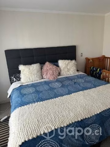 Cama tamaño king con respaldo
